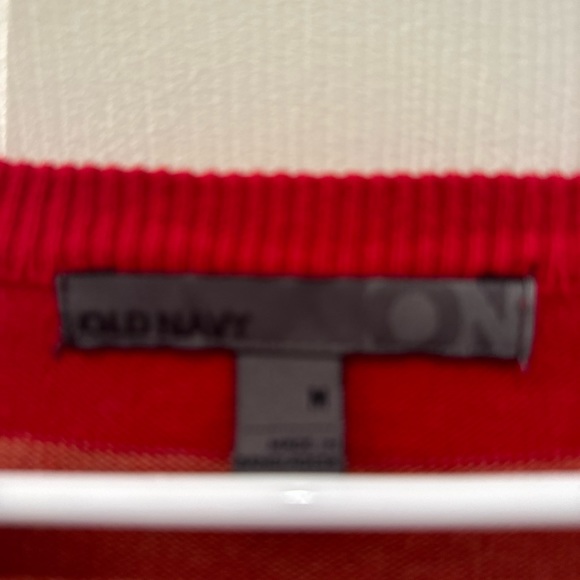 Men’s Old Navy Sweater - Picture 2 of 3